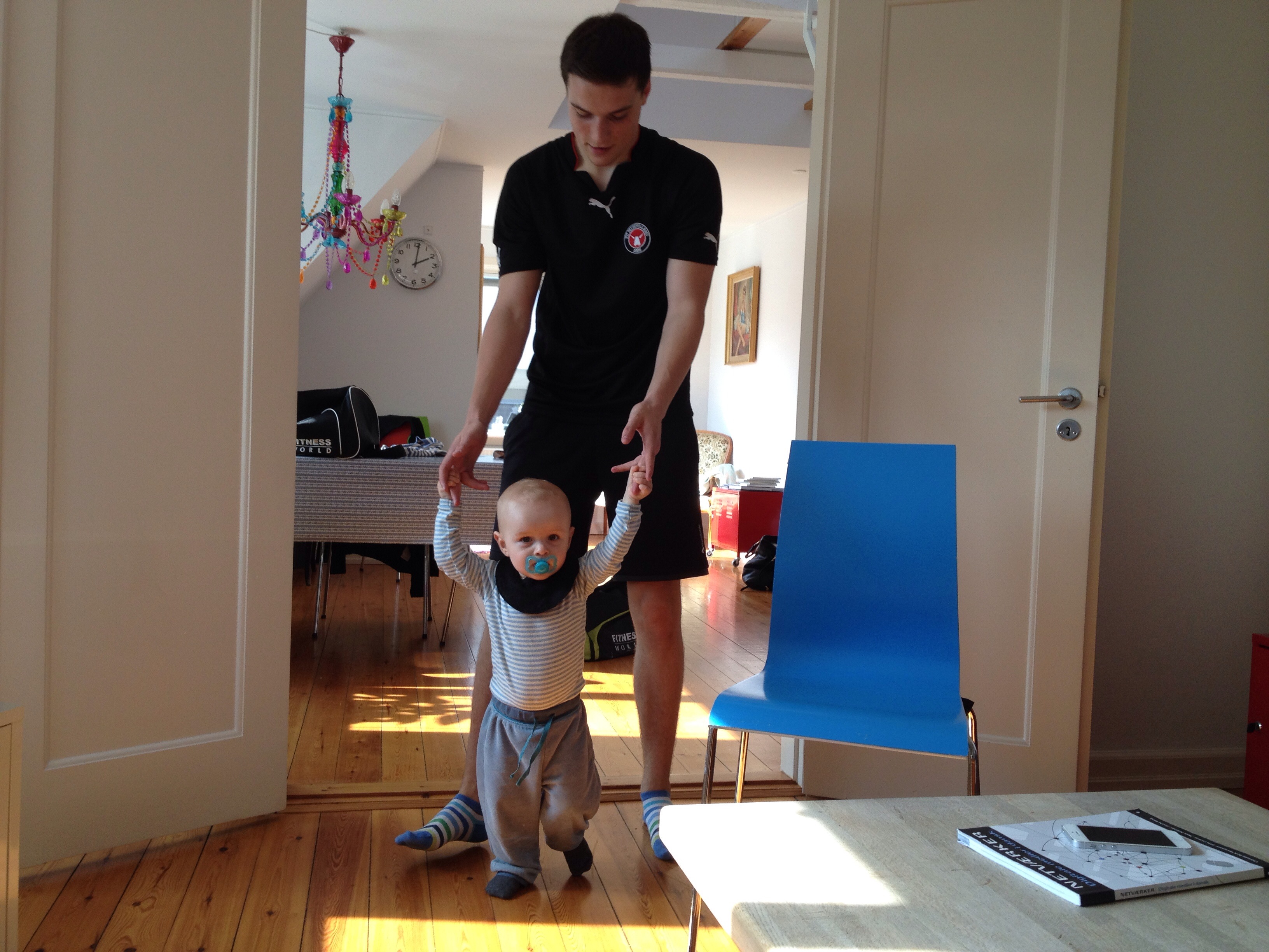 På besøg hos Sophia, Max og Inge Lise.