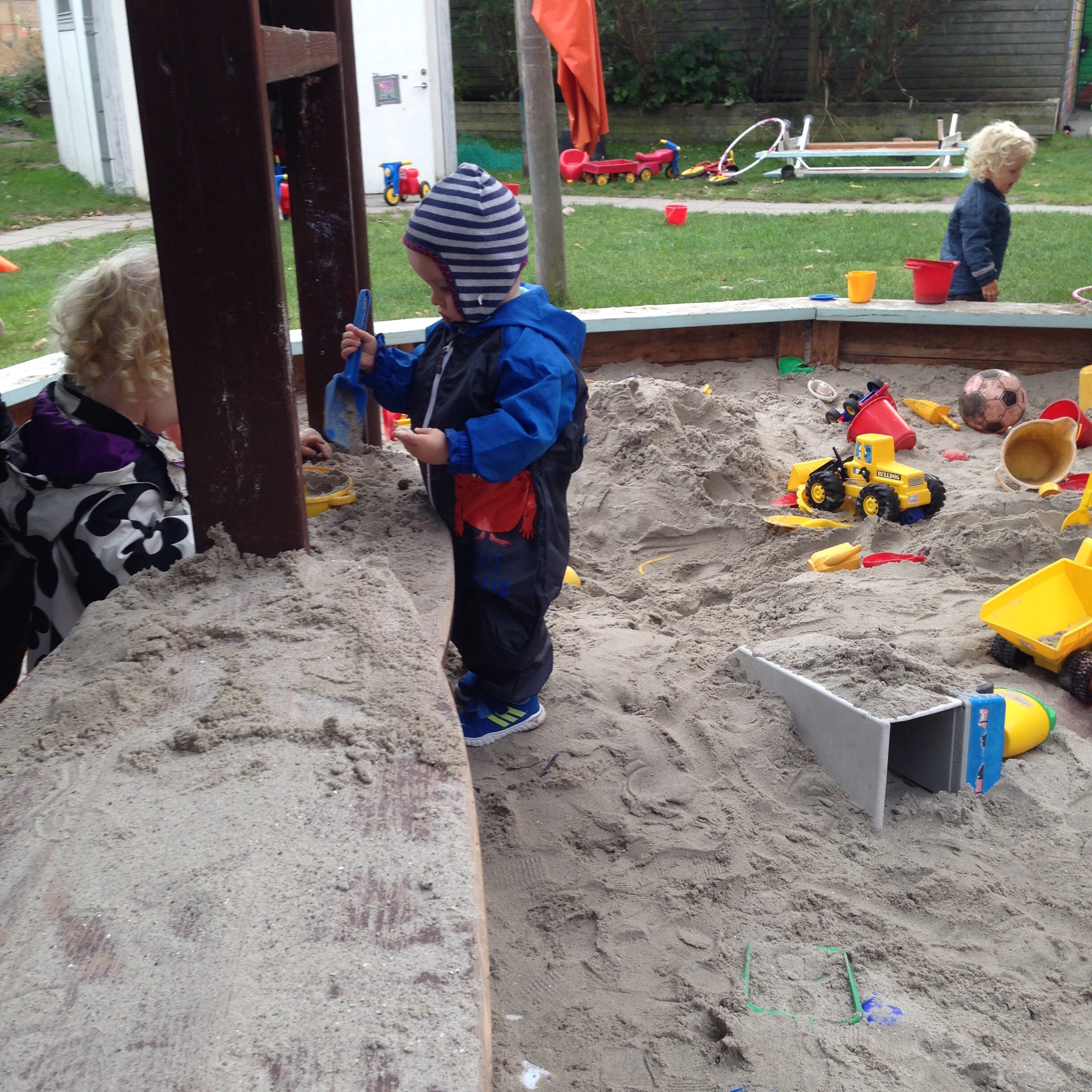 I vuggestuen.