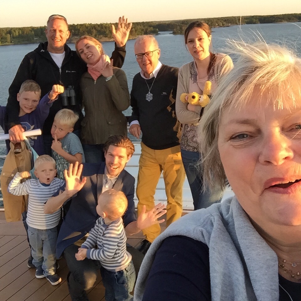 På dækket.