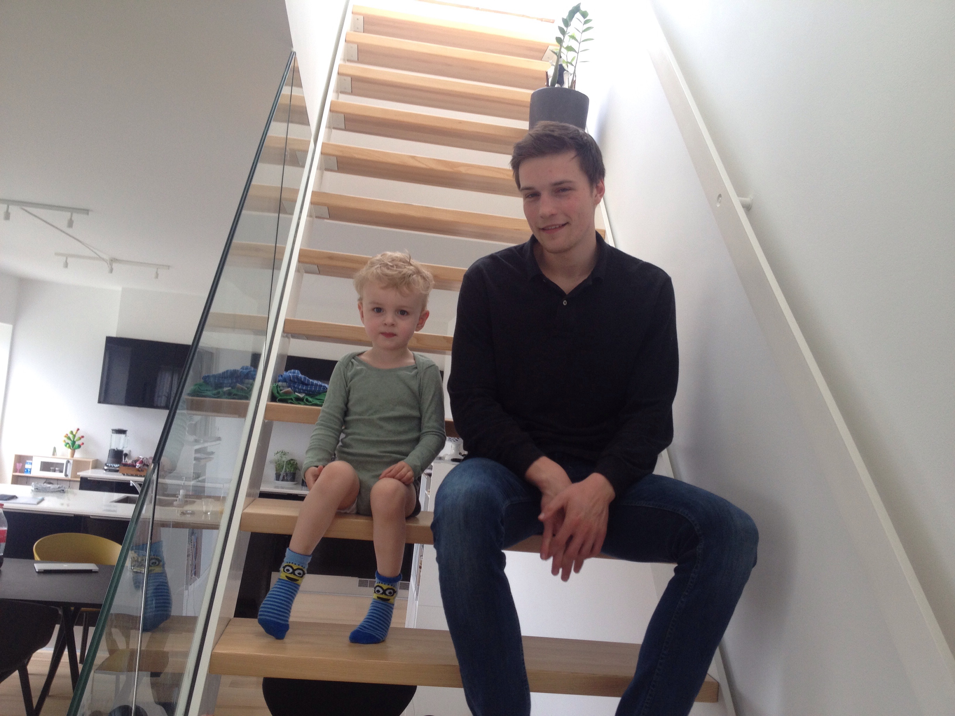 Sophia og Max på besøg.