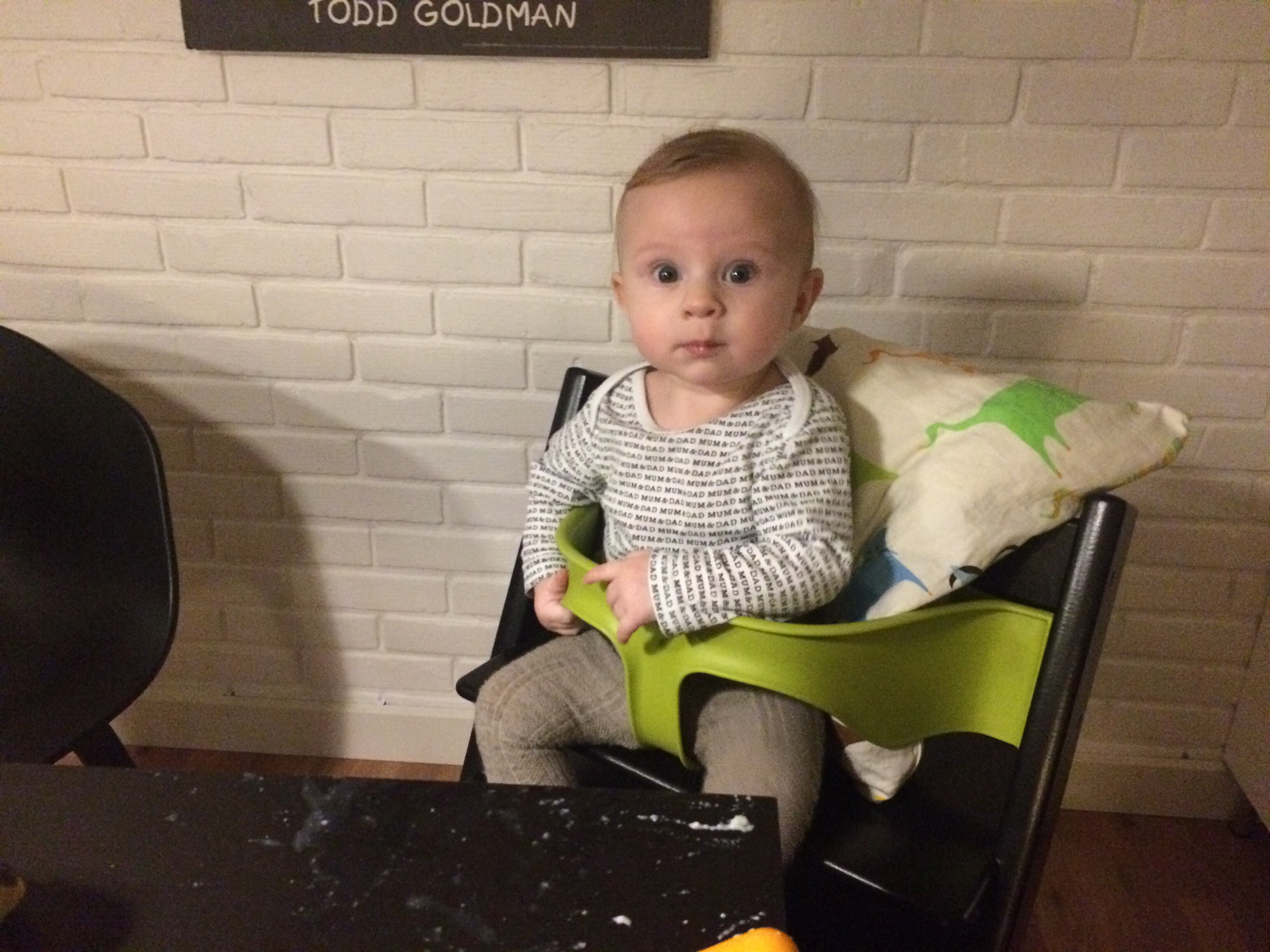 Emil nu i stol.