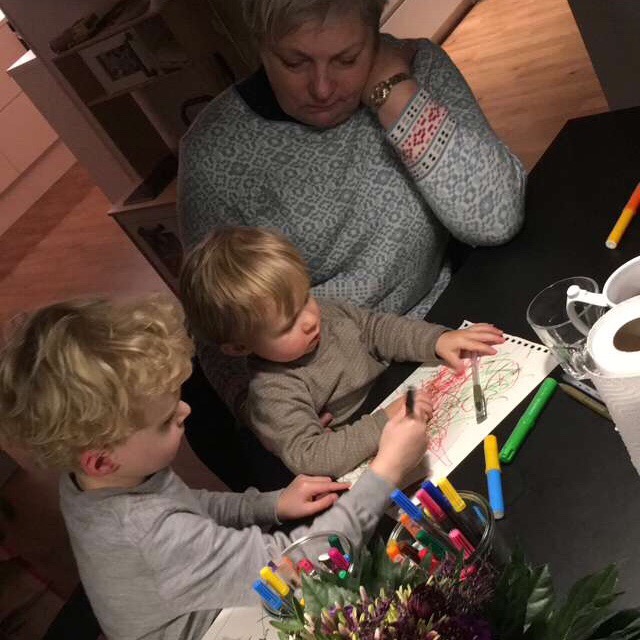 Mormor og drengene.