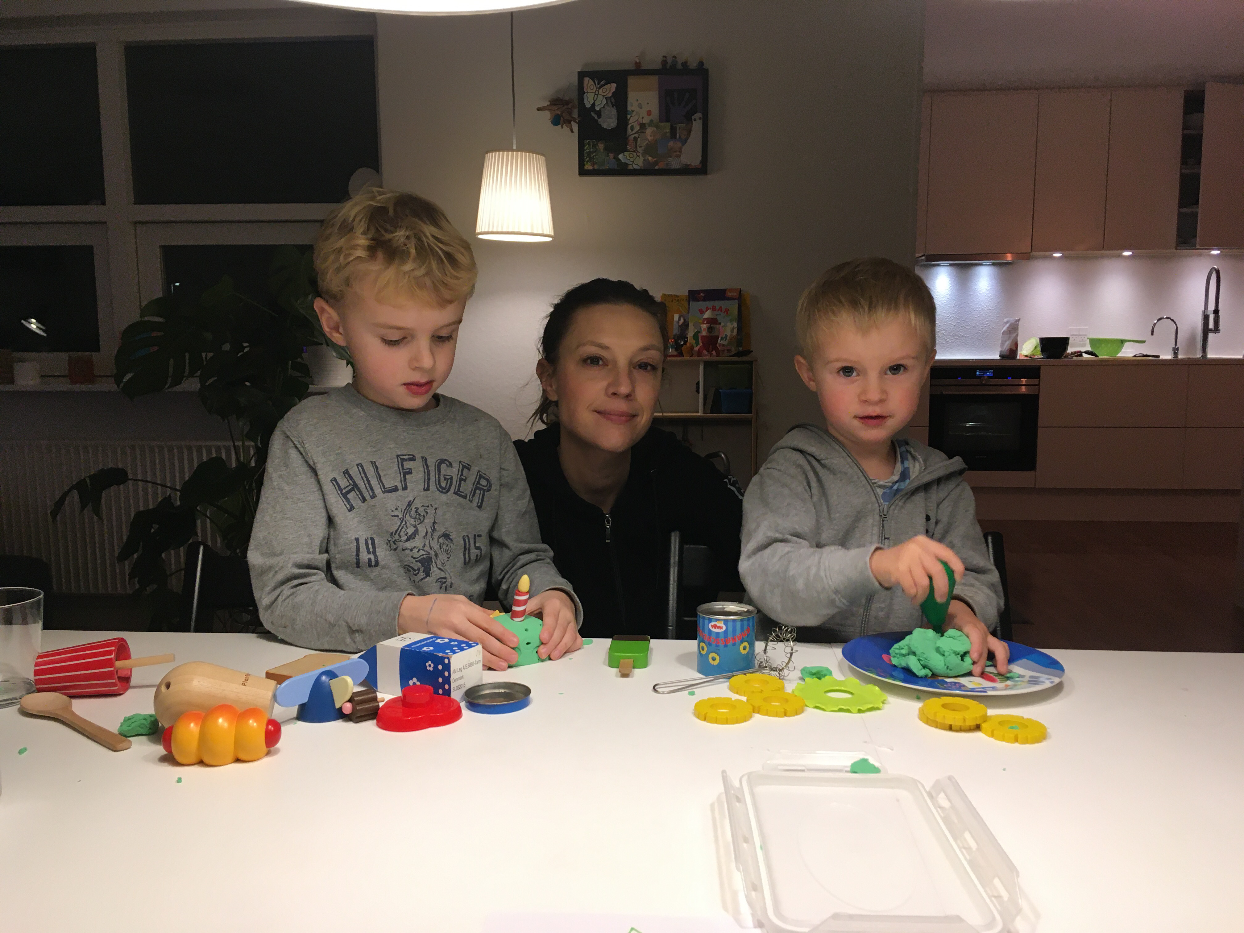 Hjemme.